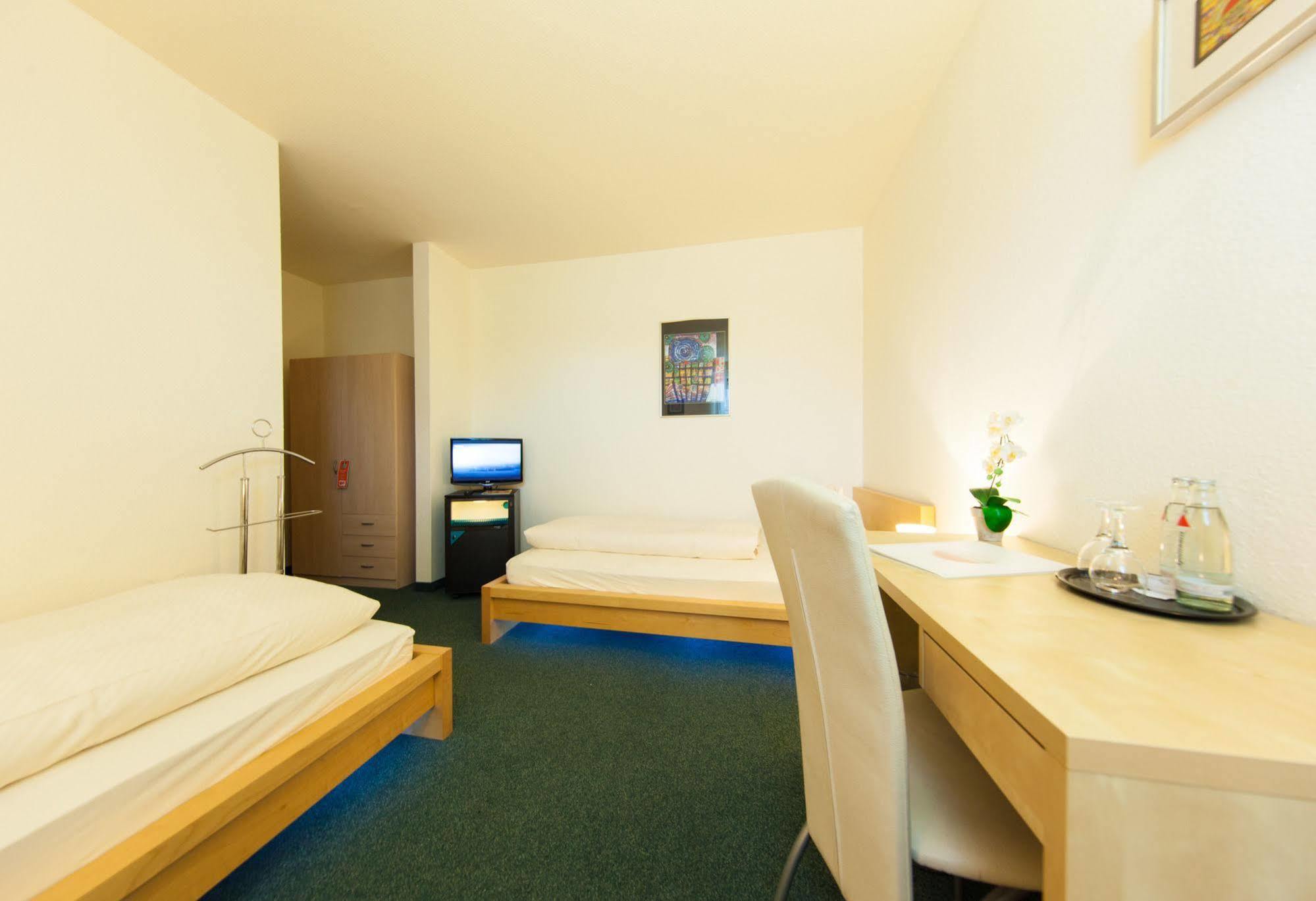 Garni-Hotel An Der Weide Берлин Экстерьер фото