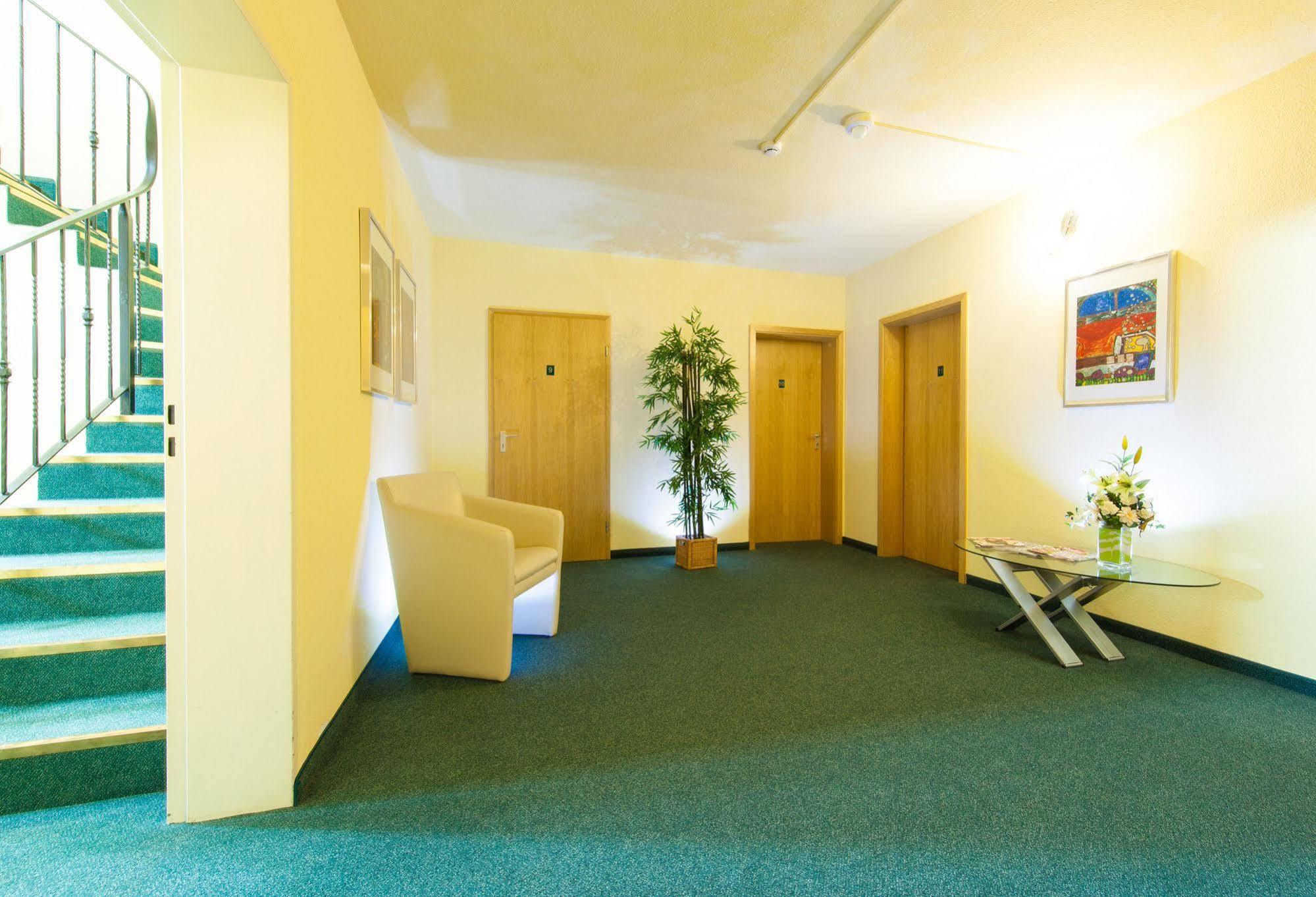 Garni-Hotel An Der Weide Берлин Экстерьер фото